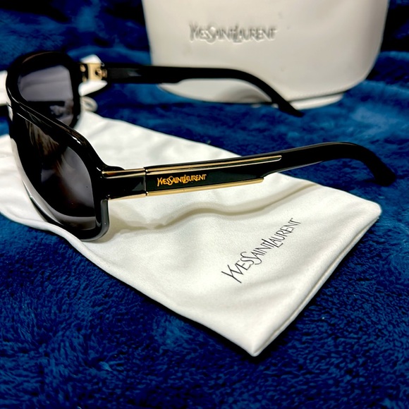 Men’s wraparound black lens YvesSaintLaurent sunglasses - Picture 4 of 10